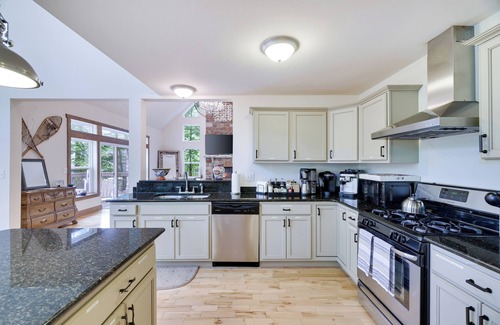 Lackawaxen House | Magnificent, luxurious perfect for large families in Masthope!