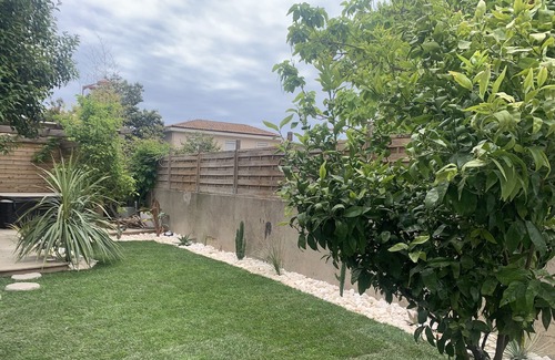 Lespignan House | Magnificent mansion with jacuzzi and garden