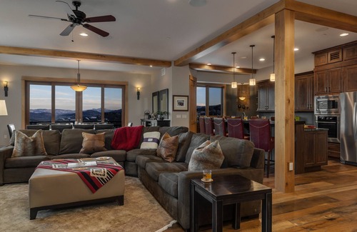 Steamboat Springs House | Magnificent Mountain Retreat + Sleeps 32 + Close to skiing - Falconhead Grande