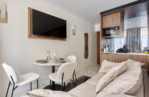 Paris City Center Apartment | Magnificent new studio Louvre - Palais Royaln