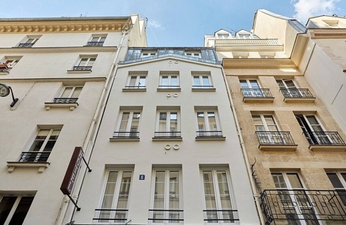 Paris City Center Apartment | Magnificent new studio Louvre - Palais Royaln