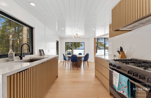 Minett House | Magnificent property, with private, gentle surroundings on Lake Rosseau.