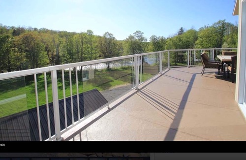 St-Raphael-de-Bellechasse House | Magnificent residence in a river, with jacuzzi