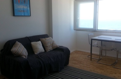 Costa de Caparica Apartment | Magnificent sea views, large apartment suitable for families, on the beach