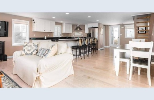 Newburyport House | Magnificent Waterfront Home with Pool