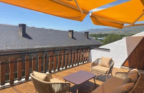 Puigcerda Apartment | Magnifico ático con vistas, parking y piscina