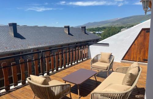 Puigcerda Apartment | Magnifico ático con vistas, parking y piscina