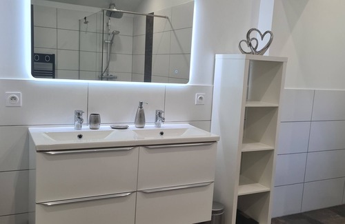 Saint-Pee-sur-Nivelle House | Magnifique Maison au Bord du lac