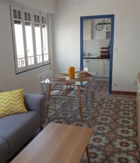Le Grand Large Apartment | Magnifique appartement de style Catalan, au bord de la Plage du Grand Large pour location de vacances, de week-end, de nuité à Canet-en-Roussillon