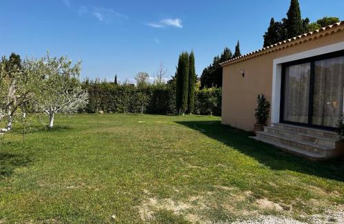 Chateaurenard House | Magnifique maisonnette Dépendance avec Piscine