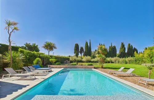 Eygalieres House | Magnifique Mas Provençal avec Piscine à Eygalières - 19 Couchages, 8 Chambres, Billard, et Plus ! - FR-1-599-3