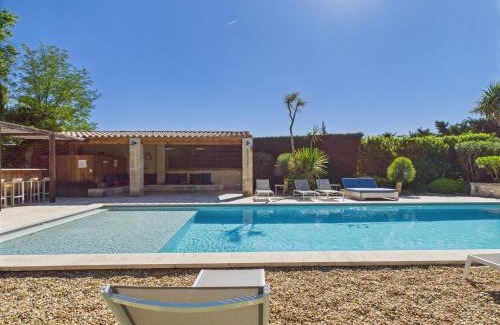 Eygalieres House | Magnifique Mas Provençal avec Piscine à Eygalières - 19 Couchages, 8 Chambres, Billard, et Plus ! - FR-1-599-3