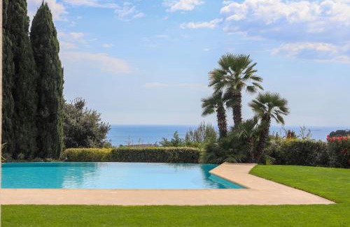 Antibes Villa | Magnifique Villa Provençal avec Piscine et Vue Mer