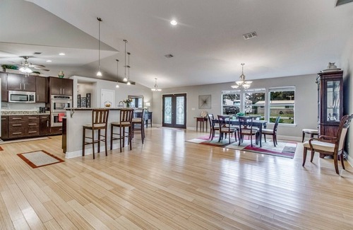 Pensacola House | Magnolia Breeze! Pet Friendly with Pool! 3.15 miles to Pensacola Beach!