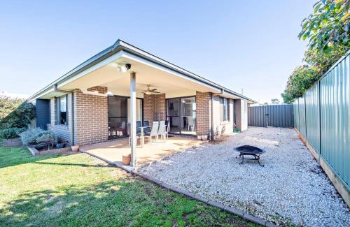 Dubbo House | Magnolia Entertainer - Firepit, Pets Welcome