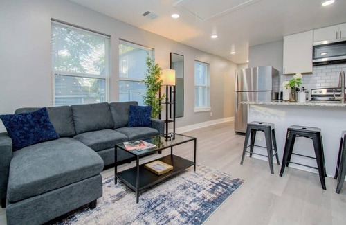 Greater East End House | Magnolia Park Retreat -3 Separate Units w Backyard