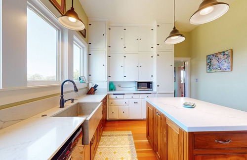 Healdsburg House | Magnolia Ranch Vineyards | Historic house in Healdsburg with lovely private yard