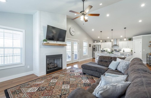 Chattanooga Valley House | Magnolia | Stunning Views of Lookout Mtn | Dog Friendly | 2 Bed, 1.5 Bath