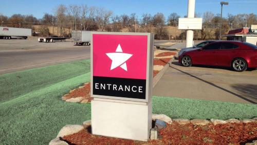 Tulsa Hotel | Magnuson Hotel Sand Springs – Tulsa West