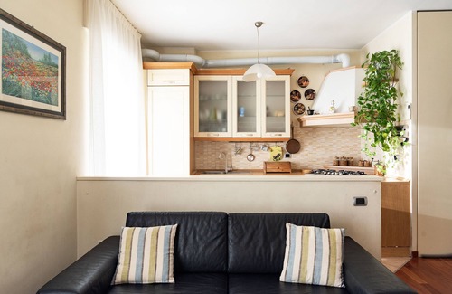 Milan Apartment | Magritte House | 15 minutes from Duomo