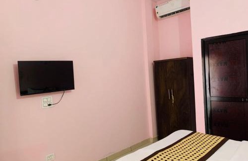 Chandigarh House | Mahadev Homestay ! Preferred Partner ! Walking Distance To Chandigarh Int'l Airport !
