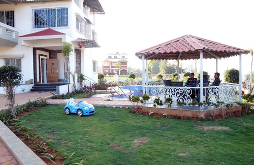 Mahabaleshwar House | mahalaxmi hills as name suggest is situated on the hills of mahabaleshwar