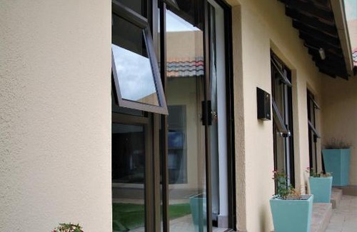 Brits Bed & Breakfast | Mahem Manor Guesthouse