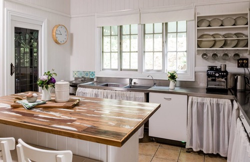 Mount Glorious Cabin | Maiala Park Lodge