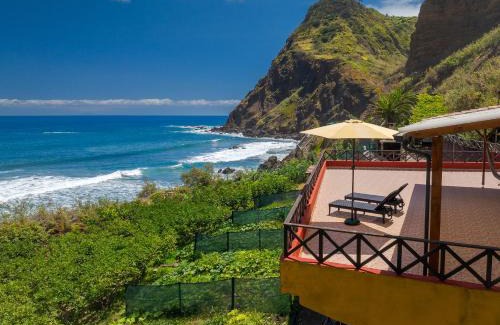 Porto da Cruz House | Maiata Beach House by Holiday Rental Madeira