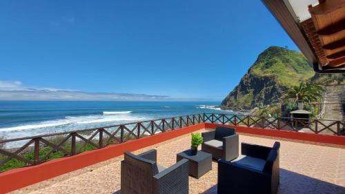 Porto da Cruz House | Maiata Beach House by Holiday Rental Madeira