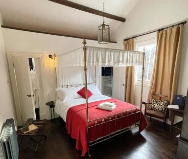 Kew Hotel | Maids Guest Rooms