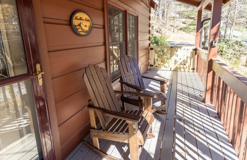 Boone Cabin | Main Cabin & Mother-In-Law Suite Getaway
