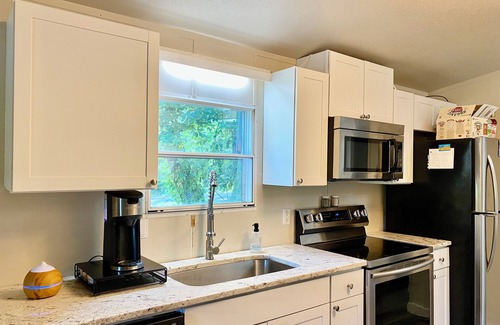 Mid America Cottage | Main channel,Hamilton, fireplace, covered porch, pulldown sun screen, cool water