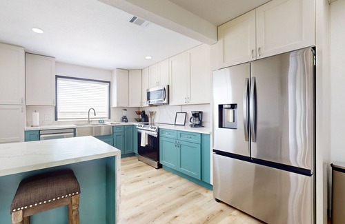 Barrett House | Main home with guest house & private pool