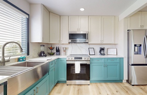 Barrett House | Main home with guest house & private pool