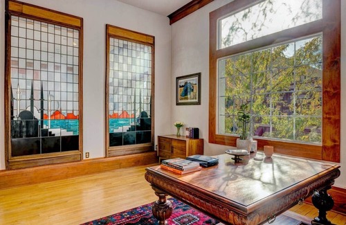 Sheridan House | Main Street Lux Retreat-The New York Store Suite