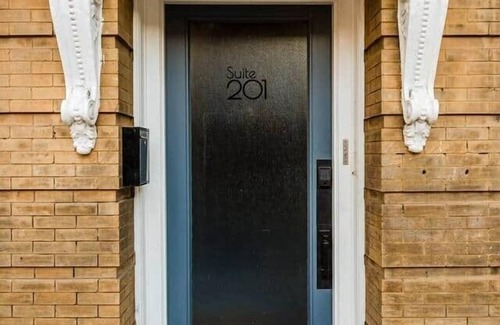 Sheridan House | Main Street Lux Retreat-The New York Store Suite