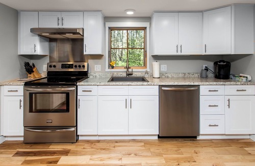 Freeport House | Maine Barn Hideaway- 2nd Floor Private Guesthouse