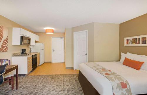 Hoffman Estates Hotel | MainStay Suites Chicago Hoffman Estates