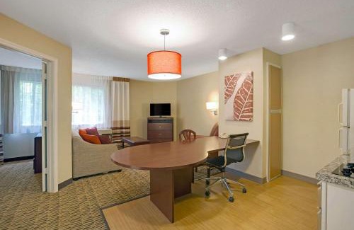 Hoffman Estates Hotel | MainStay Suites Chicago Hoffman Estates