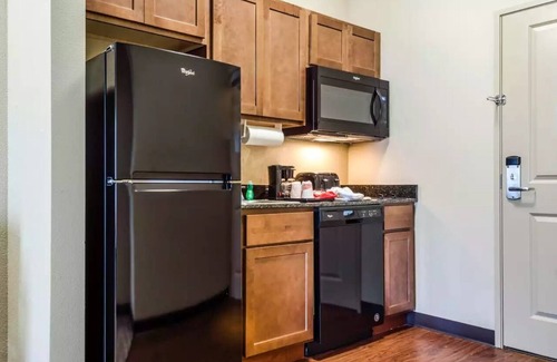 Hackberry Hotel | MainStay Suites Hackberry Sportsman's Lodge