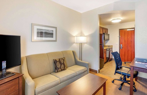 Sun Valley Hotel | MainStay Suites Near Denver Downtown