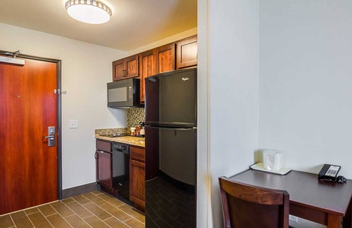 Sun Valley Hotel | MainStay Suites Near Denver Downtown
