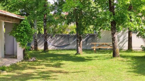 Saint-Georges-d'Oleron House | Maison à 8 min à pied de la Plage avec jardin clos et ombragé