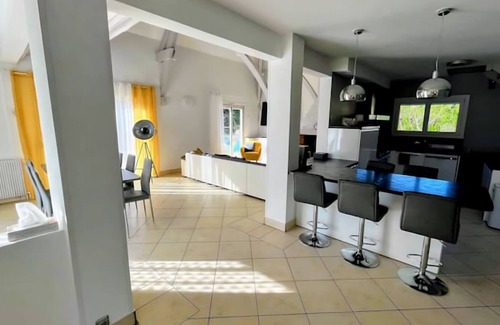 Montagnat Villa | Maison Élégante Tout Confort Avec Piscine et Sauna