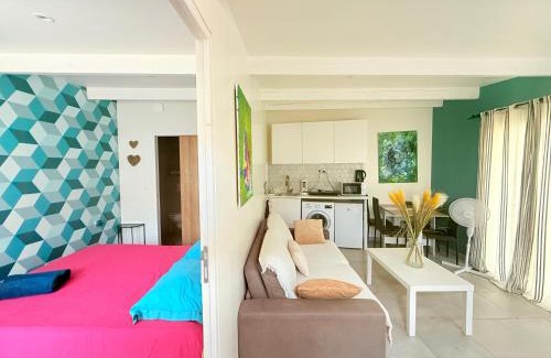 12th Arrondissement Apartment | Maison 10 Cosy T2 avec jardin Jacuzzi