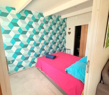 12th Arrondissement Apartment | Maison 10 Cosy T2 avec jardin Jacuzzi