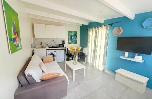 12th Arrondissement Apartment | Maison 10 Cosy T2 avec jardin Jacuzzi