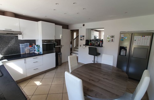 Bondy House | Maison 110m2/3-4 Chambres/Avec Piscine. Idéal JO Paris2024