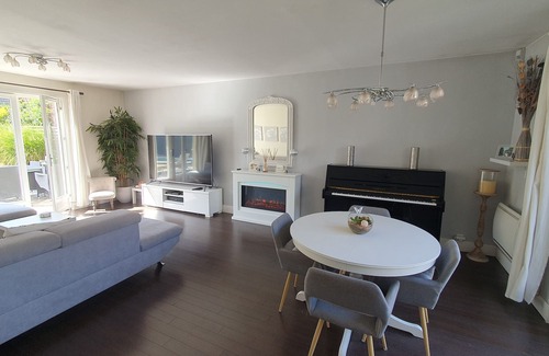 Bondy House | Maison 110m2/3-4 Chambres/Avec Piscine. Idéal JO Paris2024